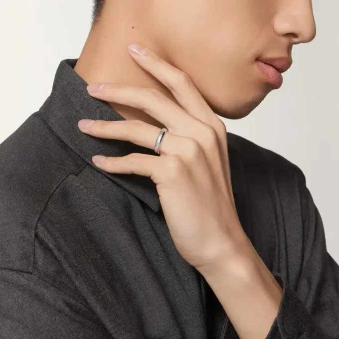 C de Cartier Ehering, 4 mm Breite, 1 Diamant