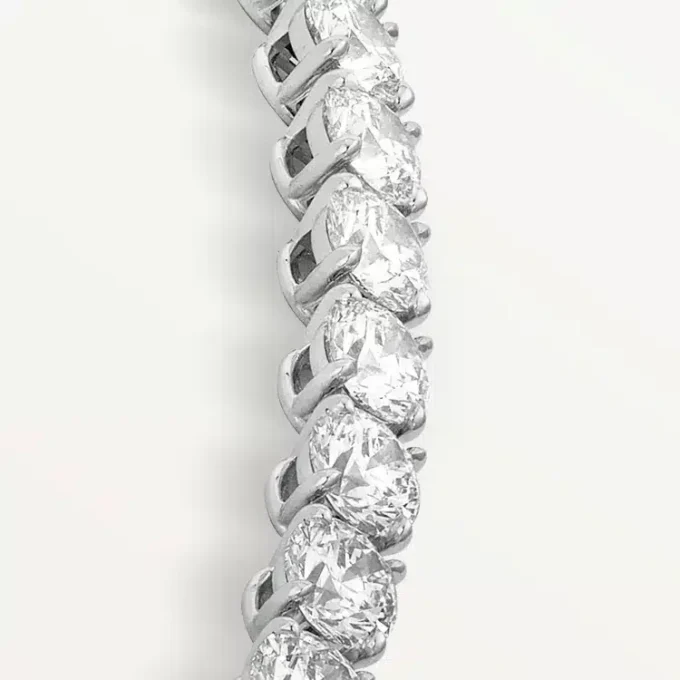 Lignes Essentielles Halskette, Diamanten im Brillantschliff