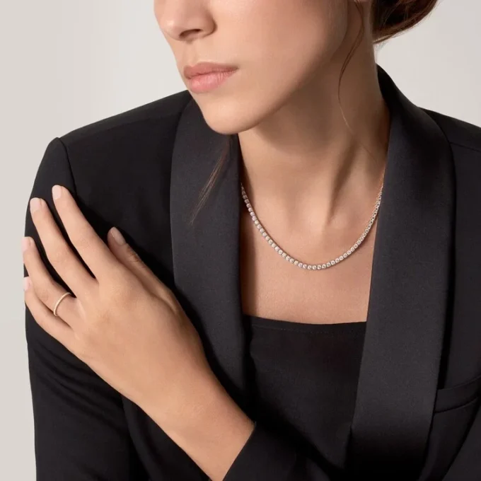 Lignes Essentielles Halskette, Diamanten im Brillantschliff