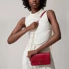 Mini-Kettenhandtasche, Double C de Cartier – Kirschrotes Kalbsleder, Gold und kirschrote Emaille – Cartier