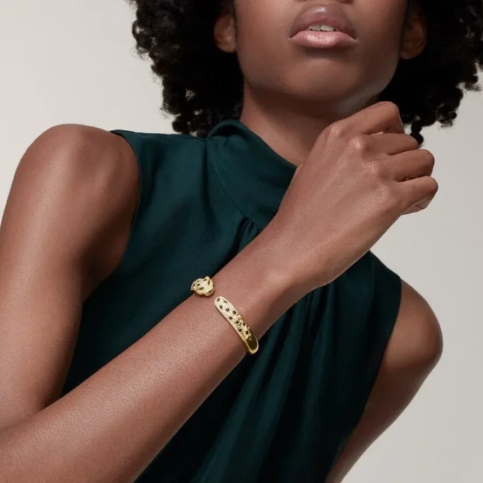 Panthere De Cartier Armband, mittleres Modell, halb pavé-besetzt