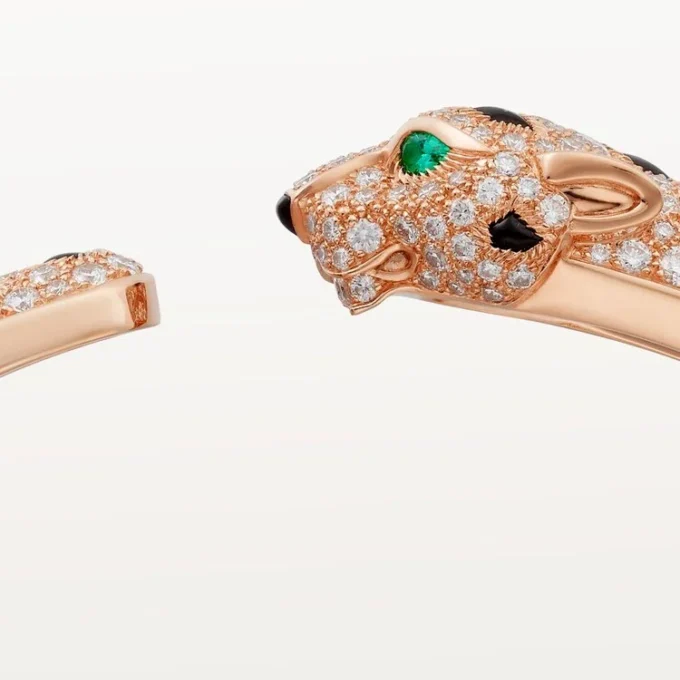 Panthere De Cartier Armband, mittleres Modell, halb pavé-besetzt