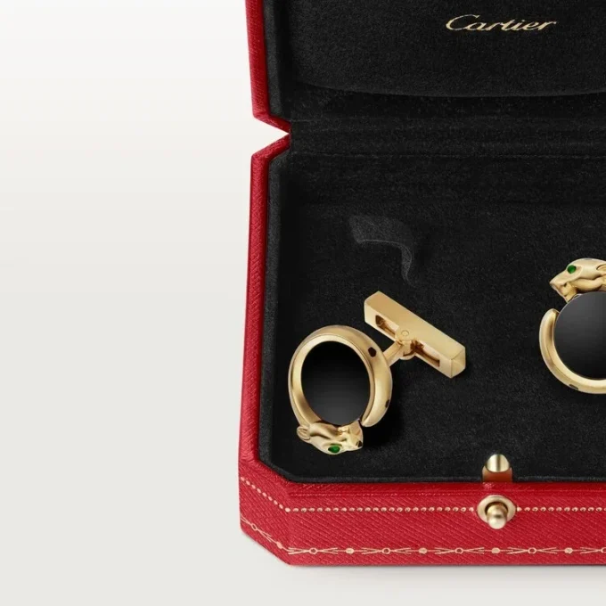 Panthere De Cartier Manschettenknöpfe – Gelbgold, Onyx, Tsavorite und schwarzer Lack – Cartier