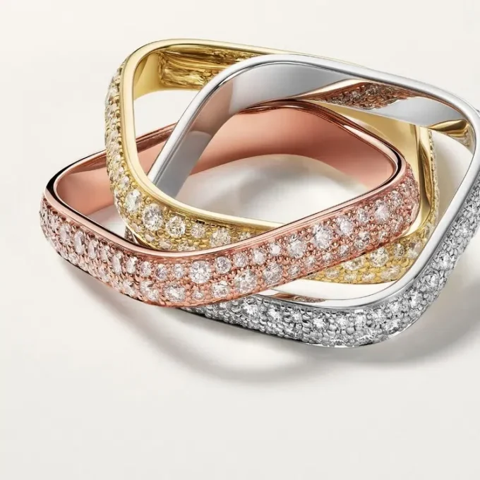 Trinity Cushion Ring, klassisches Modell, mit Pavé-Besatz